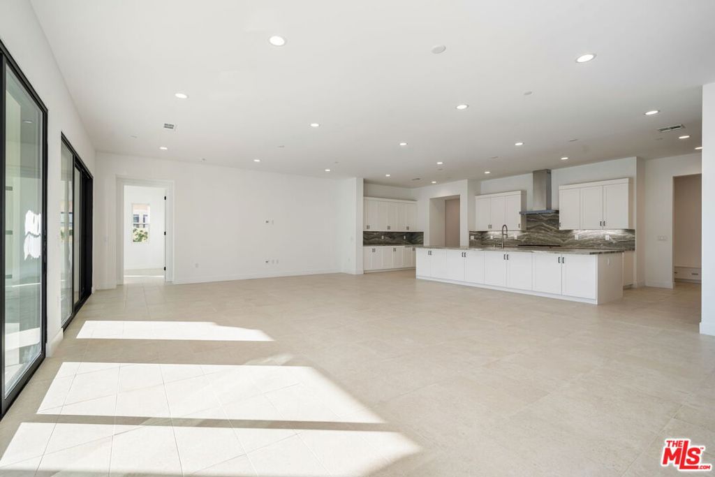 MLS #25613907 image #16