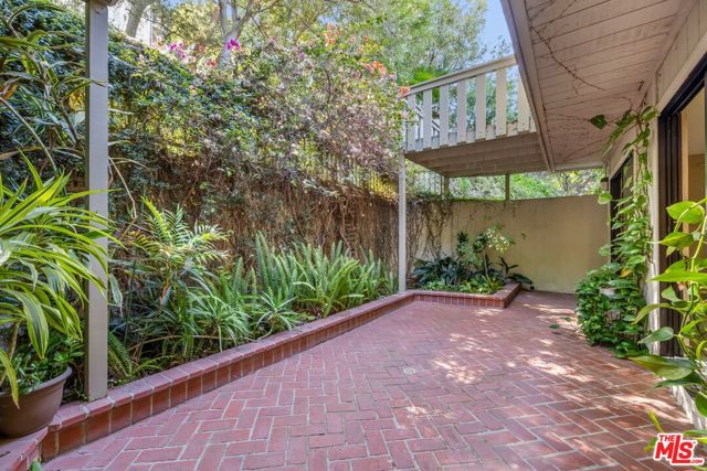 2180 Alcyona Drive, Los Angeles CA: https://media.crmls.org/mediaz/2d03bc70-8a27-4d7c-8781-cdedc352b051.jpg