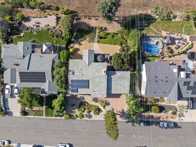 17924 Saint Andrews Dr, Poway CA: https://media.crmls.org/mediaz/2d041d41-f505-4ce4-96d4-64aa3400b0c9.jpg
