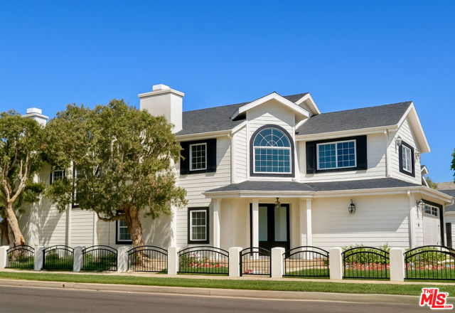 7861 W 80th Street, Playa del Rey CA: https://media.crmls.org/mediaz/2d04406a-20c5-46e6-b4a3-659ef5c18736.jpg