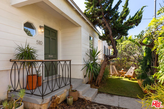 510 Venice Way, Venice CA: https://media.crmls.org/mediaz/2d0459b2-ffca-4ec0-8ff2-3d1958d79cb3.jpg