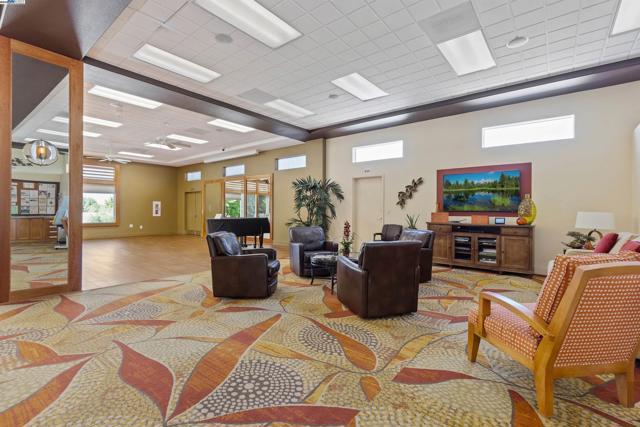 1505 Bismarck Ln, Brentwood CA: https://media.crmls.org/mediaz/2d04d83d-a327-4ef0-852c-3571e87cb83a.jpg