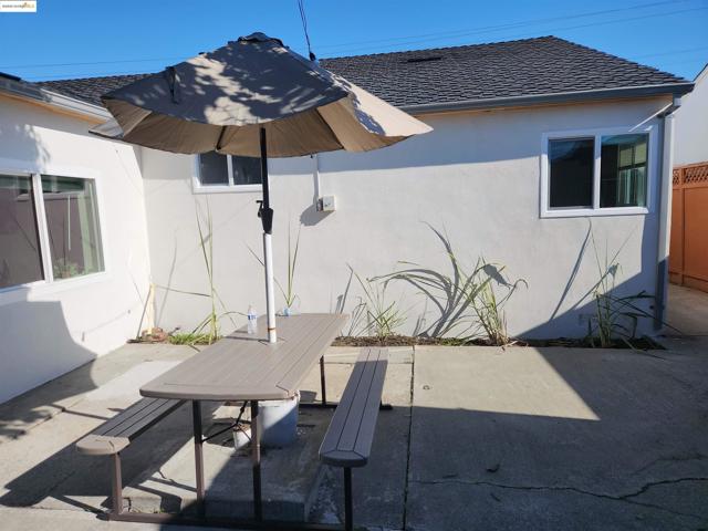 15373 Inverness St, San Leandro CA: https://media.crmls.org/mediaz/2d0503d6-0232-4688-9f00-ba4bacd29b19.jpg