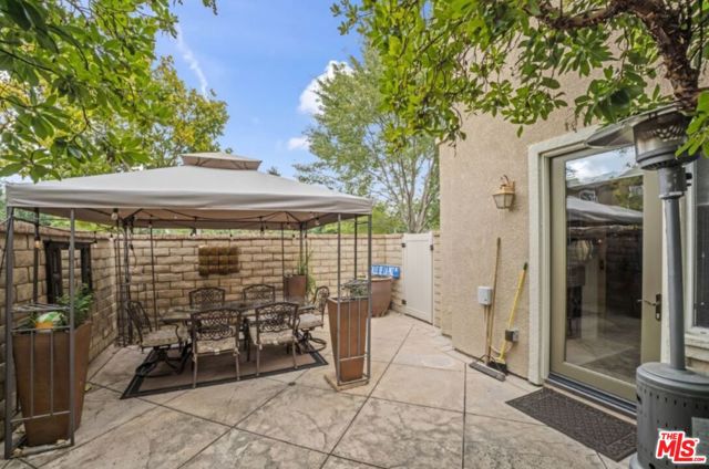 28703 Calle De La Paz Drive, Valencia CA: https://media.crmls.org/mediaz/2d05571a-9691-4f3e-830f-9f7533f44044.jpg
