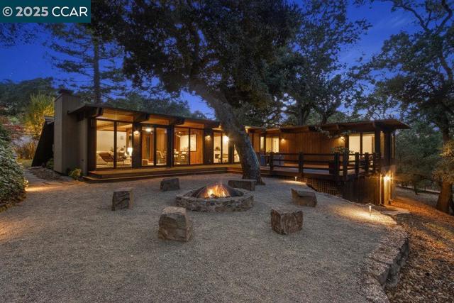 39 El Toyonal, Orinda CA: https://media.crmls.org/mediaz/2d055a13-c8f0-48b9-85e2-7759a5d69f7d.jpg