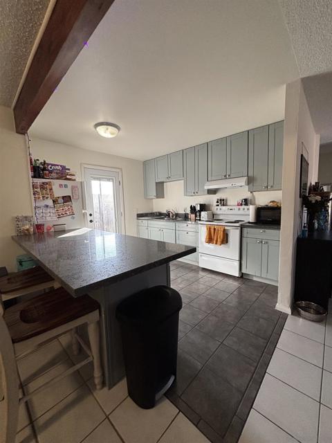 8209 8211 Jema Way, Lakeside CA: https://media.crmls.org/mediaz/2d068dd5-d6a7-4294-abab-59b3090aea76.jpg