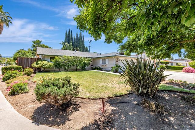 3308 Valley Forge Way, San Jose CA: https://media.crmls.org/mediaz/2d085ce1-5ef9-4bf1-bb17-1143d5c8494a.jpg