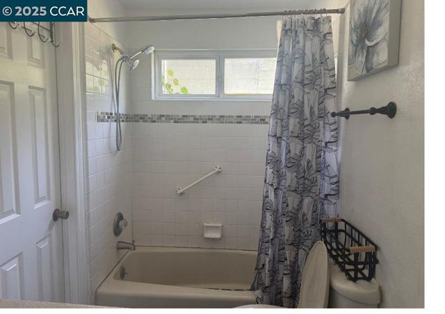 3770 Suter St, Oakland CA: https://media.crmls.org/mediaz/2d096466-9a32-4929-8548-361d4797d786.jpg