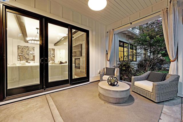 2621 Royal Oaks Dr, Alamo CA: https://media.crmls.org/mediaz/2d09b90d-012c-4387-86cd-00a4d3517af4.jpg