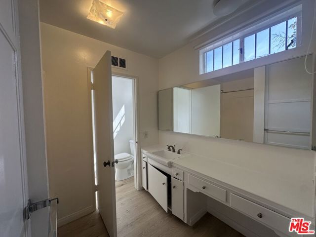 1555 San Ysidro Drive, Beverly Hills CA: https://media.crmls.org/mediaz/2d09fa69-eebf-42b4-89ae-f4c4bdf5323b.jpg