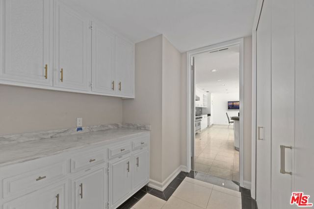 1860 Loma Vista Drive, Beverly Hills CA: https://media.crmls.org/mediaz/2d0a3477-2fc5-406d-8cfa-15b3f9a31824.jpg