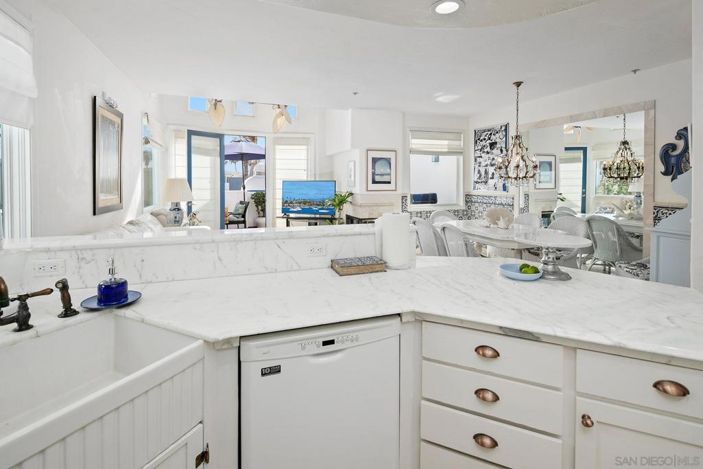 5437 La Jolla Blvd - photo 16