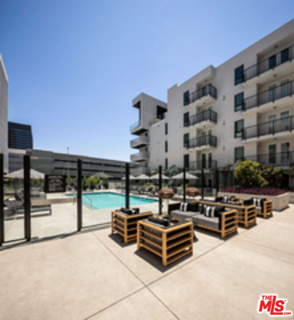 687 S Hobart Boulevard, Los Angeles CA: https://media.crmls.org/mediaz/2d0ab723-2203-455c-8ad8-a0a66723445a.jpg