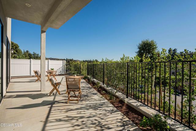 252 Capri Drive, Simi Valley CA: https://media.crmls.org/mediaz/2d0abde3-efb0-4850-980e-2a9b0a488869.jpg