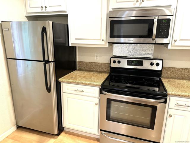 Image 4 of 27 For 7405 Charmant Dr  2417