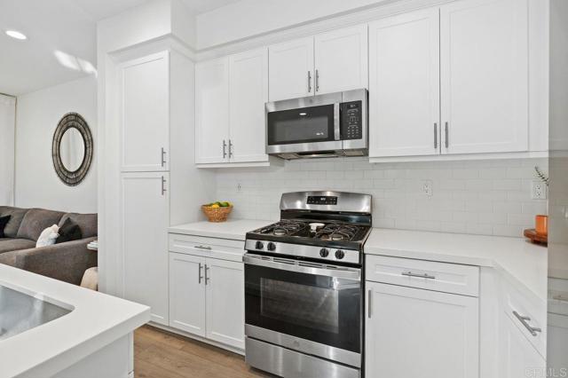 Detail Gallery Image 4 of 25 For 305 Cricket Ct., Santee,  CA 92071 - 3 Beds | 3 Baths