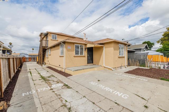 1039 91St Ave, Oakland CA: https://media.crmls.org/mediaz/2d0b658e-2859-4ff6-9cf8-5280b6927fab.jpg