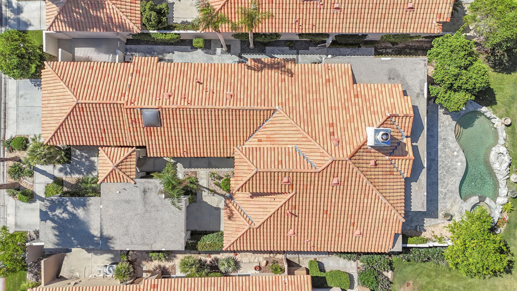 https://media.crmls.org/mediaz/2d0bd3c4-74a7-4f1a-aef7-b3a12c7f970e.jpg?preset=X-Large