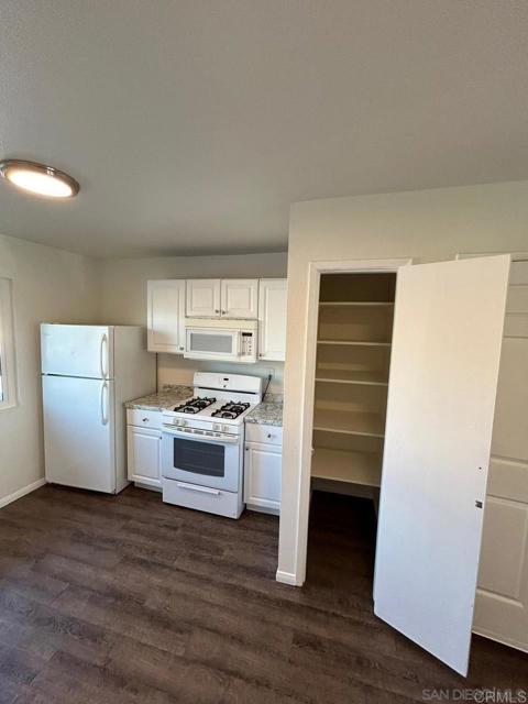 9739 Winter Gardens Blvd, Lakeside CA: https://media.crmls.org/mediaz/2d0c0caf-0df5-4e05-8f41-6c3a0296b8c1.jpg