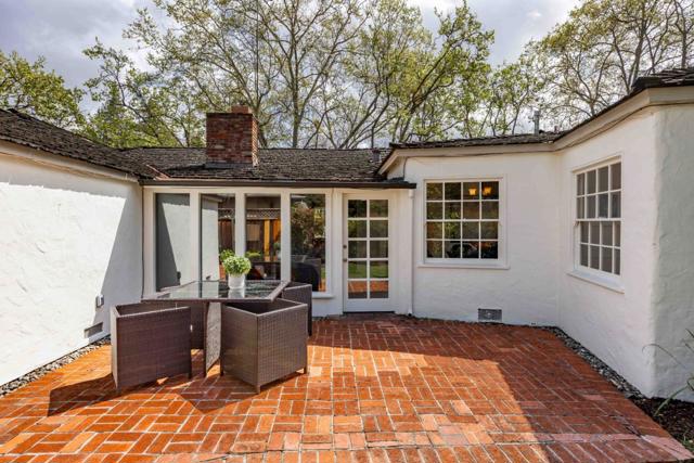 695 N California Avenue, Palo Alto CA: https://media.crmls.org/mediaz/2d0c5438-e0c7-465a-a506-65183692fafc.jpg
