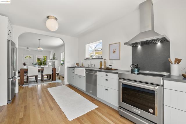 2516 Mathews St, Berkeley CA: https://media.crmls.org/mediaz/2d0ca8a0-5eec-418f-b86a-1bf555894a30.jpg