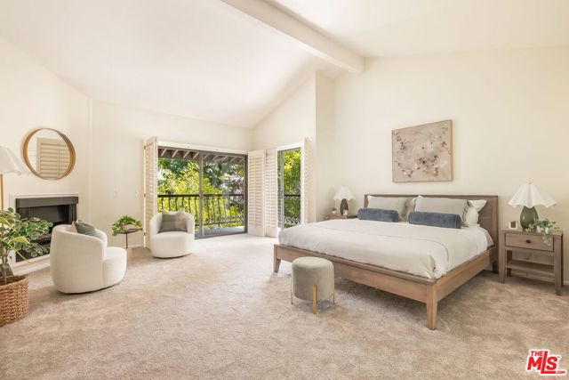 17200 Palisades Circle, Pacific Palisades CA: https://media.crmls.org/mediaz/2d0e09bf-bafc-4191-86fc-c90a767579f1.jpg