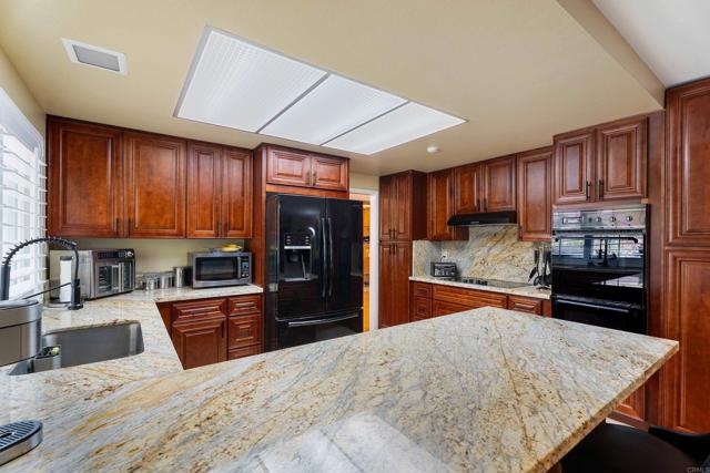3812 Wild Oats Ln, Bonita CA: https://media.crmls.org/mediaz/2d0e1fa0-56e9-4ada-aba9-13983cf7967a.jpg