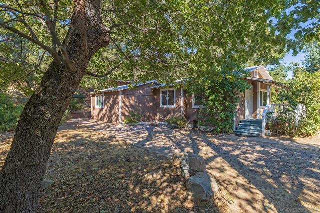 3221 Dolores Dr, Julian CA: https://media.crmls.org/mediaz/2d0e5aa2-7396-47a6-b14c-e0f2433516f4.jpg