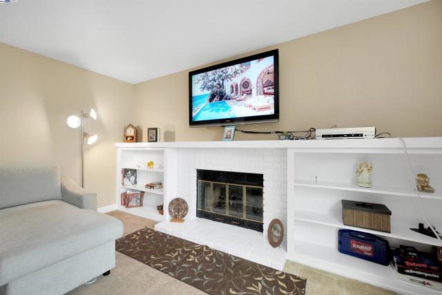 11868 Bloomington Way, Dublin CA: https://media.crmls.org/mediaz/2d0e955e-f86e-45be-bcc5-db67374b0520.jpg