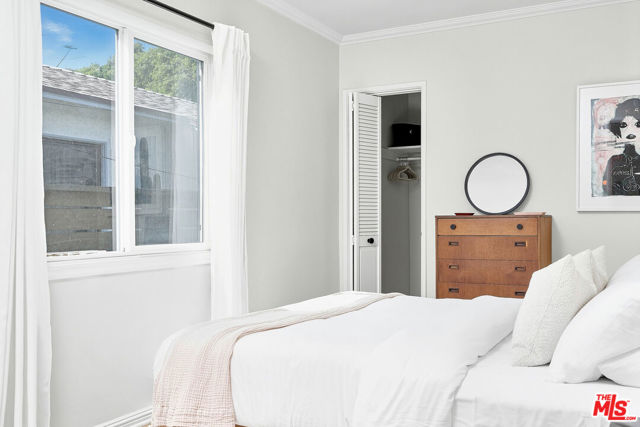 517 Venice Way, Venice CA: https://media.crmls.org/mediaz/2d0ed7e3-0a6b-48cd-8160-a00b7c9300c4.jpg