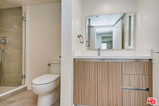 328 N Maple Drive, Beverly Hills CA: https://media.crmls.org/mediaz/2d0f2a52-dd74-47cd-b5cd-9f74becf3e99.jpg