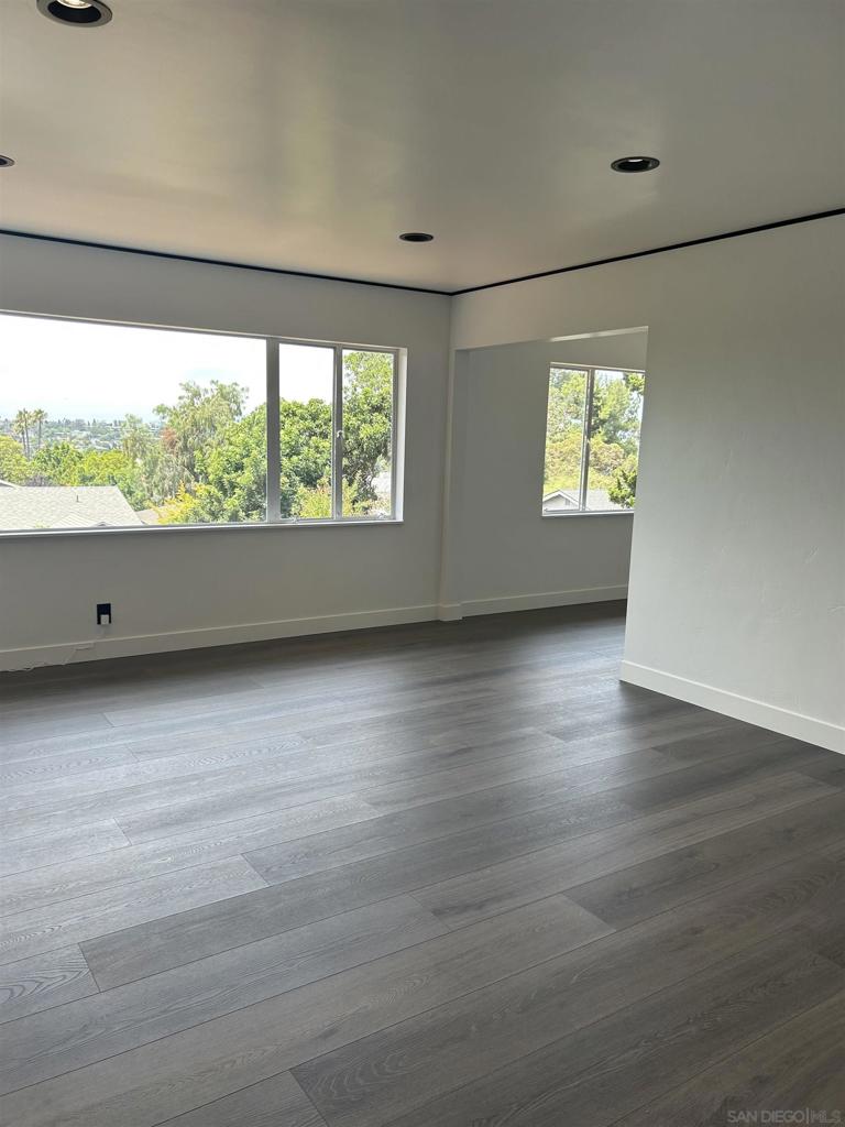 MLS #250035389SD image #17