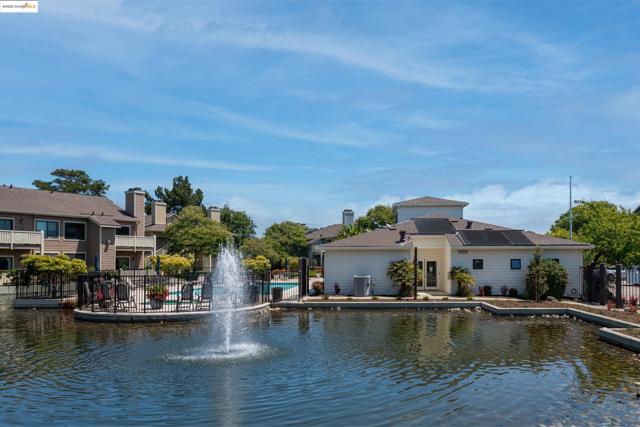 197 Lakeshore Ct, Richmond CA: https://media.crmls.org/mediaz/2d0fb200-17ec-4857-95d8-17239fea4dd4.jpg
