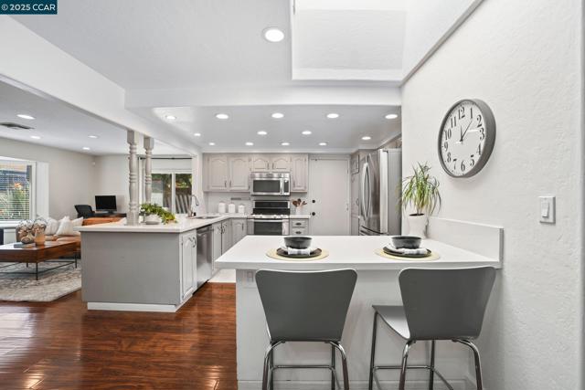1630 Frankfurt Way, Livermore CA: https://media.crmls.org/mediaz/2d0fb7ec-806b-4a71-8427-1917963a661e.jpg