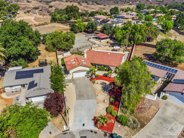16345 Bassett Ct, Ramona CA: https://media.crmls.org/mediaz/2d0fb9a1-247b-418a-abff-96cd469e4290.jpg