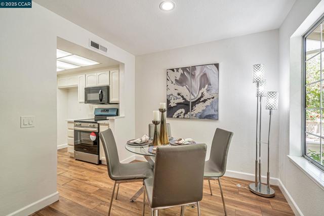 7464 Oxford Cir, Dublin CA: https://media.crmls.org/mediaz/2d0fe4f0-53c9-4e87-9688-4dff9c34921b.jpg