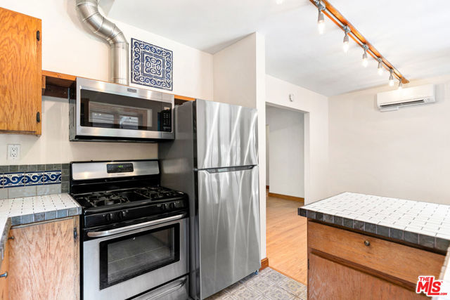4171 Kraft Avenue, Studio City CA: https://media.crmls.org/mediaz/2d1018eb-de9f-4aba-b134-773d9b8f7f47.jpg