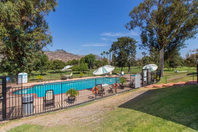 Detail Gallery Image 3 of 4 For 4650 Dulin #208,  Fallbrook,  CA 92028 - 2 Beds | 2 Baths