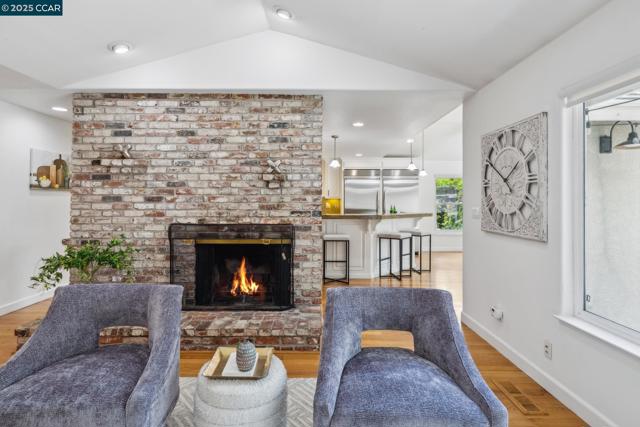 1450 Finley Ln, Alamo CA: https://media.crmls.org/mediaz/2d105be5-c481-430a-93b6-62199809daf7.jpg