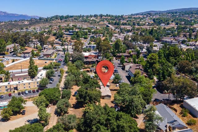 1453 OLIVEWOOD LN, Alpine CA: https://media.crmls.org/mediaz/2d108bfc-05b0-49b8-96f6-0c38d6129ce1.jpg