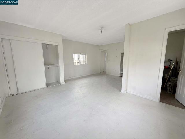 2129 Harrington Ave, Oakland CA: https://media.crmls.org/mediaz/2d10a3ec-ab2c-42f4-9902-74a4586861ef.jpg