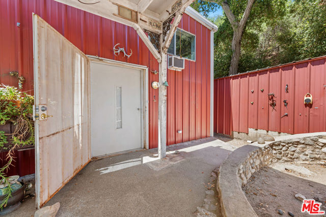 6349 Blanchard Canyon Road, Tujunga CA: https://media.crmls.org/mediaz/2d111b4e-cd47-4bb3-bf14-8882a32fb800.jpg