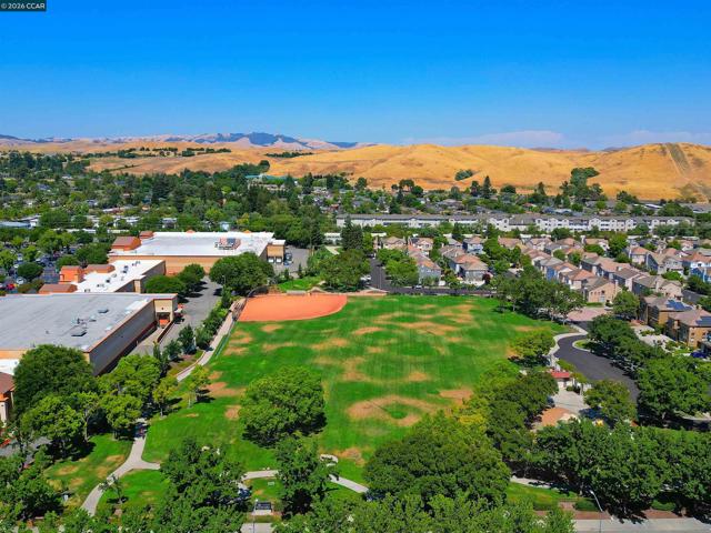 Image 12 of 60 For 34 Elmwood Dr