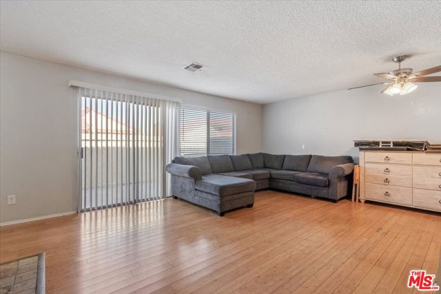 2104 El Domingo Circle, Lancaster CA: https://media.crmls.org/mediaz/2d1278d4-544b-48db-b26c-f28cc29aa176.jpg