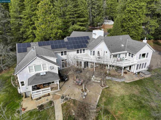 11417 Red Dog Rd, Nevada City CA: https://media.crmls.org/mediaz/2d12b18e-aa3f-457a-93a9-f5f6f8791c08.jpg