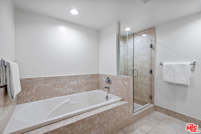 13600 Marina Pointe Drive, Marina del Rey CA: https://media.crmls.org/mediaz/2d12bc05-808e-49ea-9192-0bc3533519a2.jpg