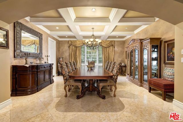 9355 Kirkside Road, Los Angeles CA: https://media.crmls.org/mediaz/2d12ef5e-287c-4ac8-a043-d5597977d523.jpg
