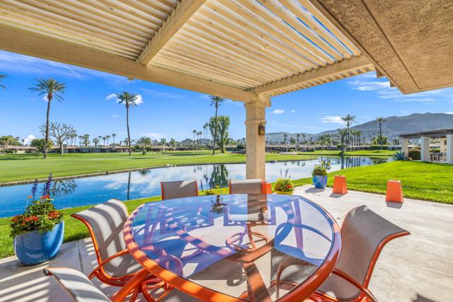 6 Barnard Court, Rancho Mirage CA: https://media.crmls.org/mediaz/2d13195a-5d40-4a11-918b-0e5abe680791.jpg