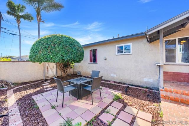 657 Fig St, Chula Vista CA: https://media.crmls.org/mediaz/2d13759e-3b67-4cd1-b153-c0aa7852f767.jpg