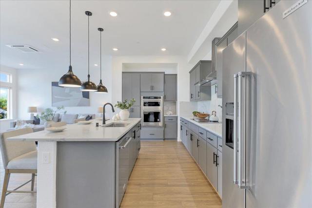 210 Waters Park Circle, San Mateo CA: https://media.crmls.org/mediaz/2d139a64-1542-4c0f-82db-d7b66a2fea16.jpg